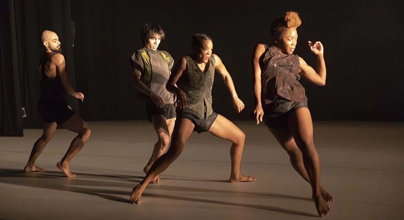 The four dancers of Léo Lérus's Gounouj moving on stage